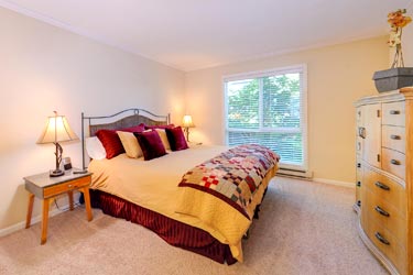 FeaturesPage_FurnishedApartmentsSubletCorporateHousing_Property3_03-MBed-Tsq_s.jpg