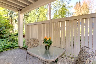 FeaturesPage_FurnishedApartmentsSubletCorporateHousing_Property3_10-patio-tsq_s.jpg